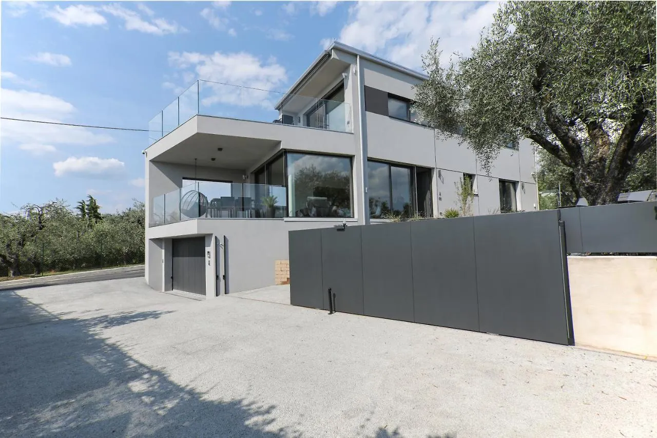 Inoltre Suite Bardolino 0*,
