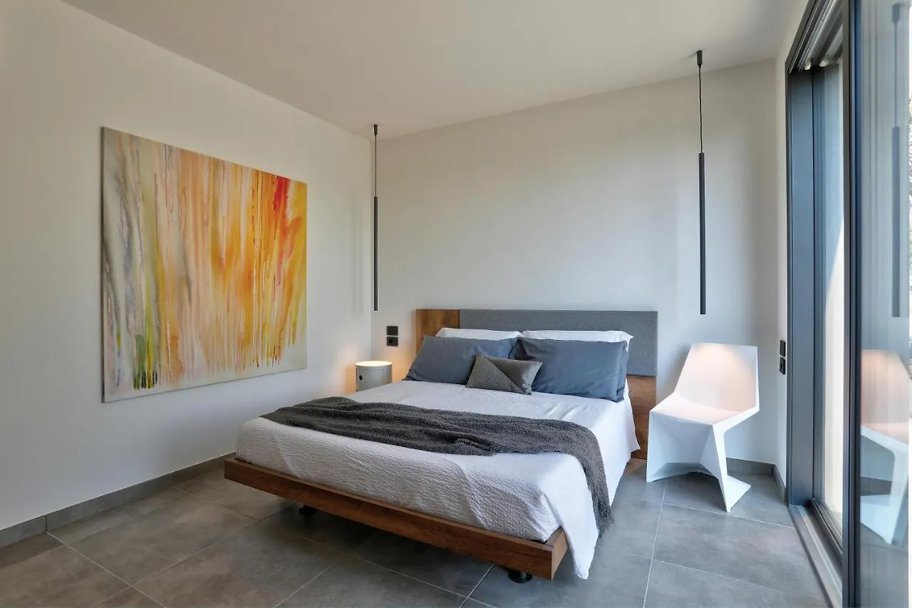 Inoltre Suite Bardolino 0*,