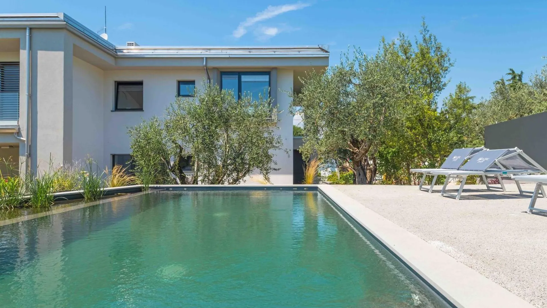 Inoltre Suite Bardolino 0*,